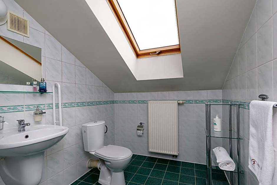 Willa i Wzgórze Jerrego Apartamenty i pokoje z widokiem na góry