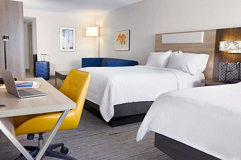 Holiday Inn Express & Suites Sarasota Bradenton