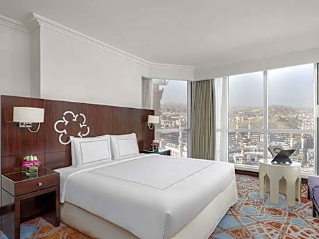 Junior Suite with Kaaba View