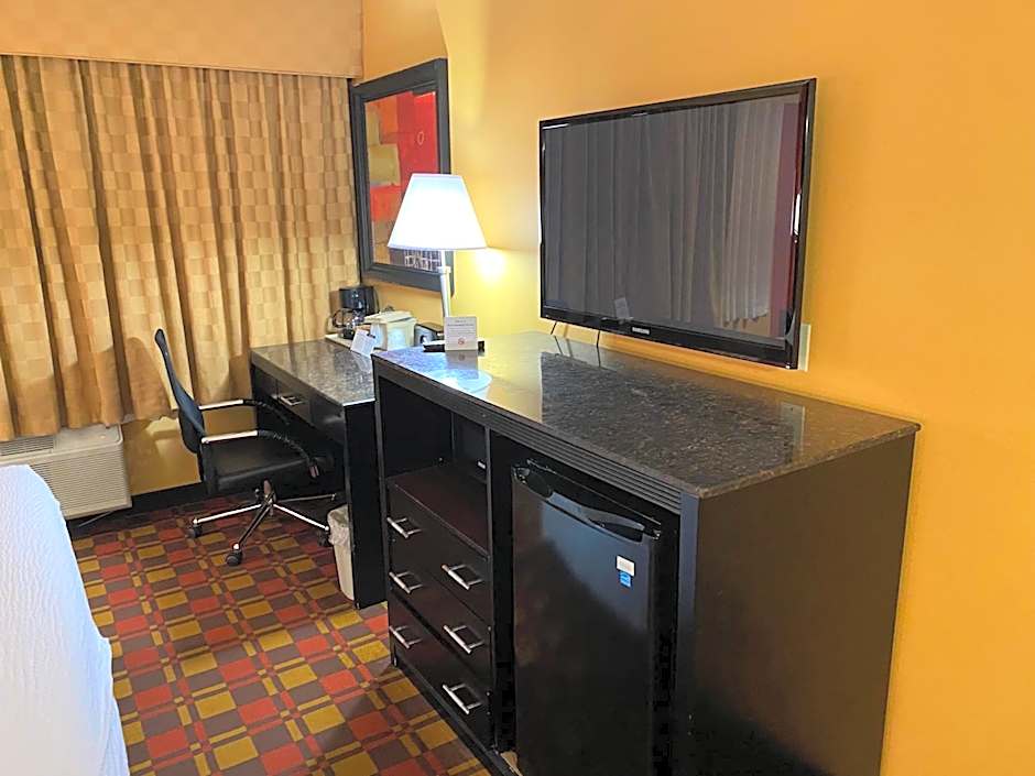Ramada by Wyndham Rochelle Park Near Paramus
