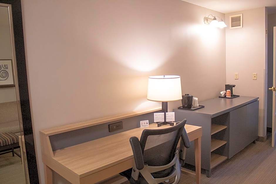 Country Inn & Suites by Radisson, Big Rapids, MI