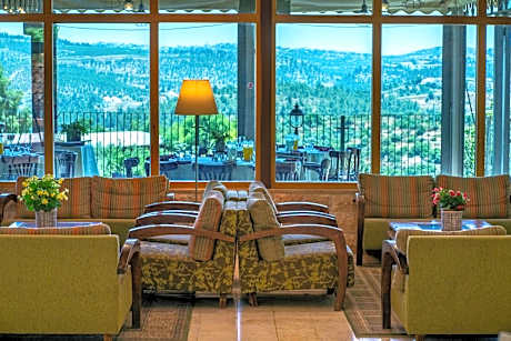 Tzuba Hotel