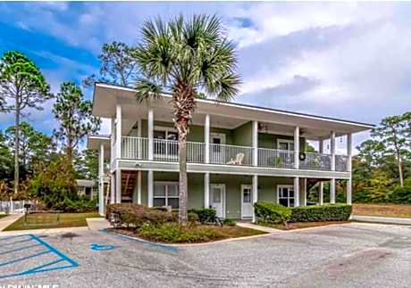 Condo w Pool near beaches, dining, shopping, etc