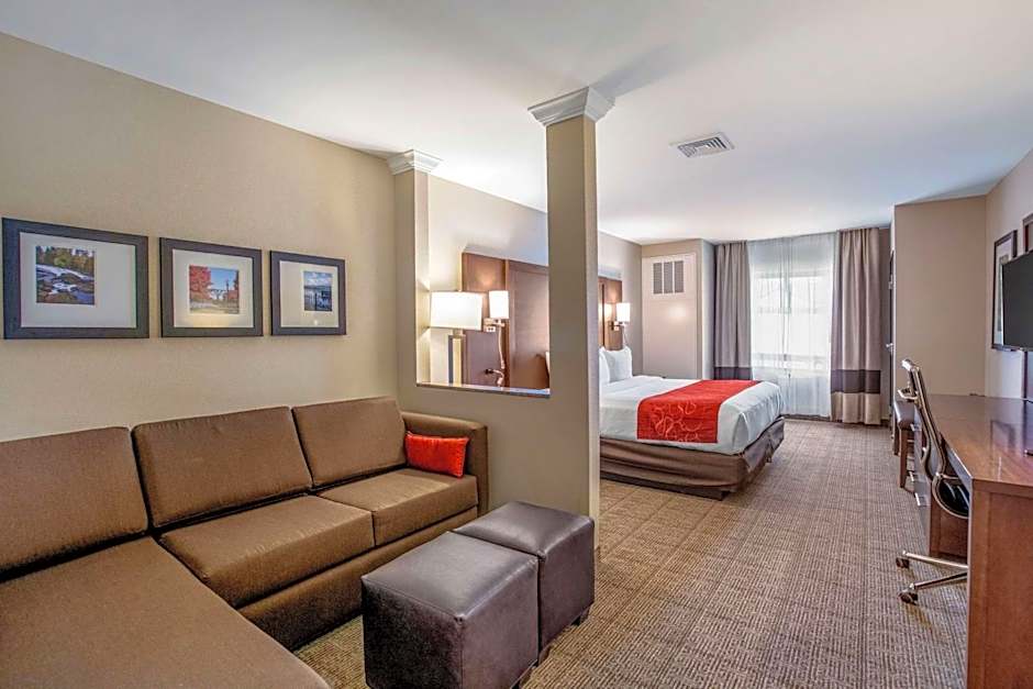 Comfort Suites Fishkill near Interstate 84