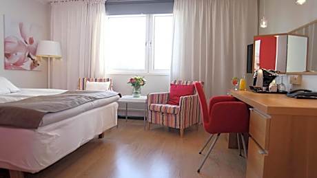 Double Room with Double Bed - Non-Smoking