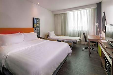 1 Queen Bed 1 Double Bed Nonsmoking