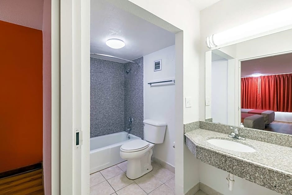 Motel 6-Oklahoma City, OK - Bricktown