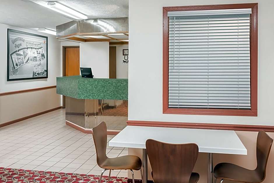 Super 8 by Wyndham Shipshewana