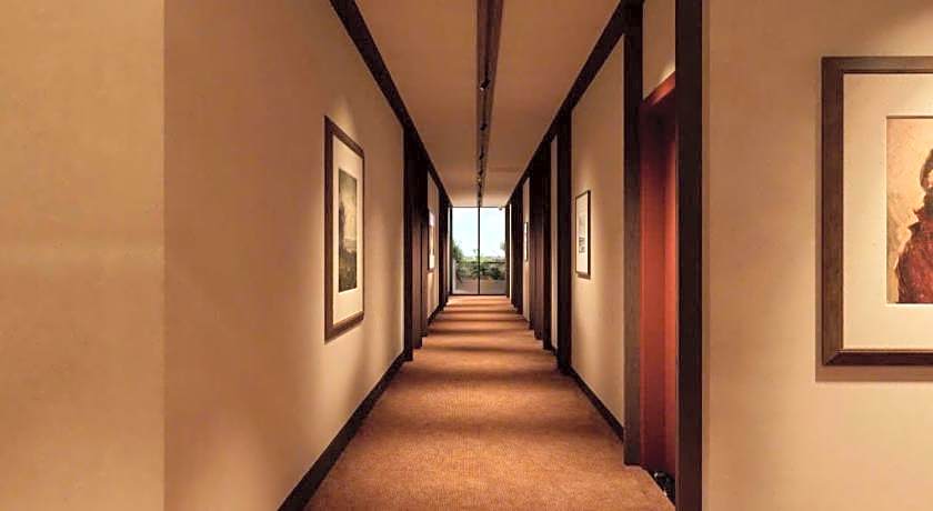 Len's Hotel