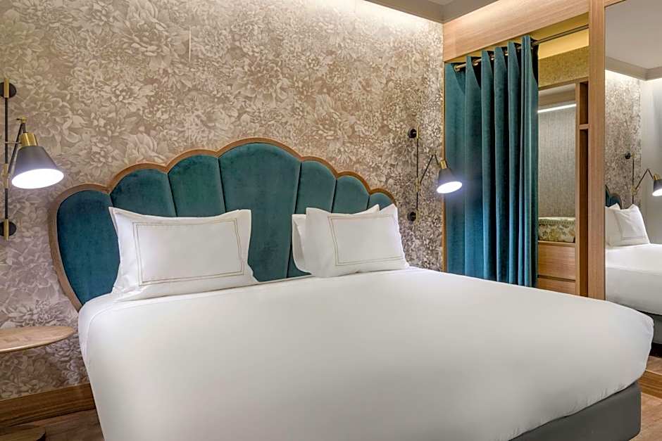 Querencia de Sevilla, Autograph Collection