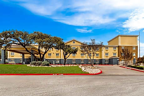 Quality Inn & Suites Airport North - Stone Oak