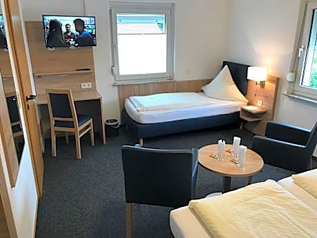 Dreibettzimmer-Eigenes Badezimmer-Blick auf den Hof