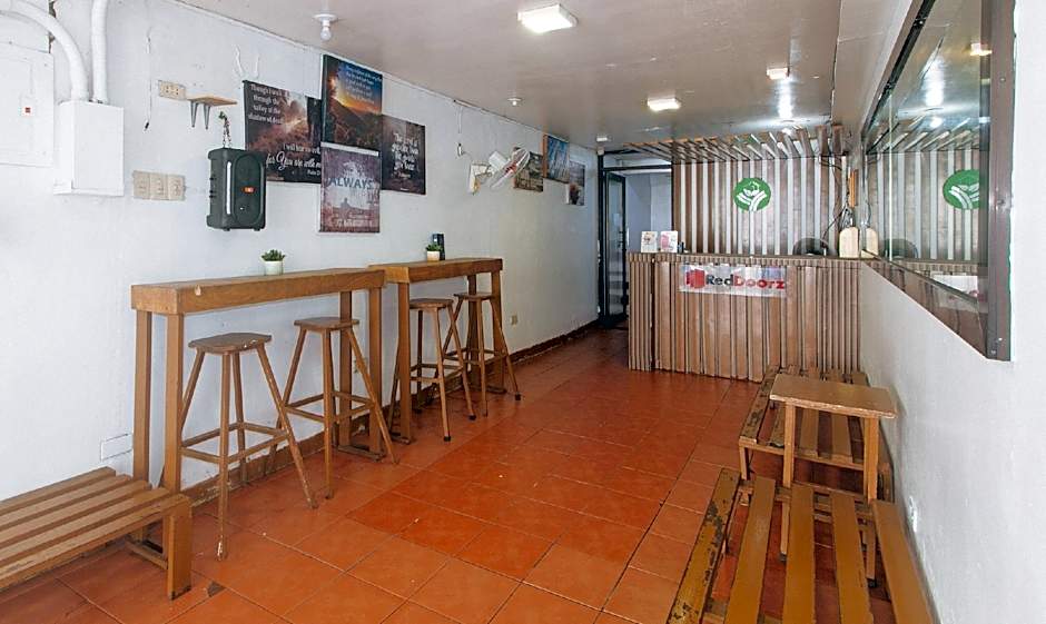 RedDoorz near OWWA Pasay