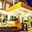 La Belle Hotel