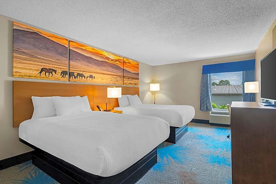 Days Inn & Suites by Wyndham Ridgeland