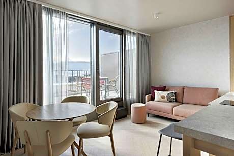 Two Bedroom Suite, 2 Bedroom Suite, Bedroom 1: 1 King, Bedroom 2: 2 Twin, Terrace