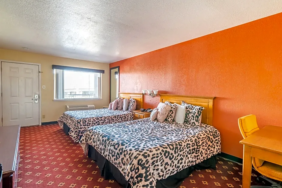 Econo Lodge Inn & Suites Downtown San Antonio