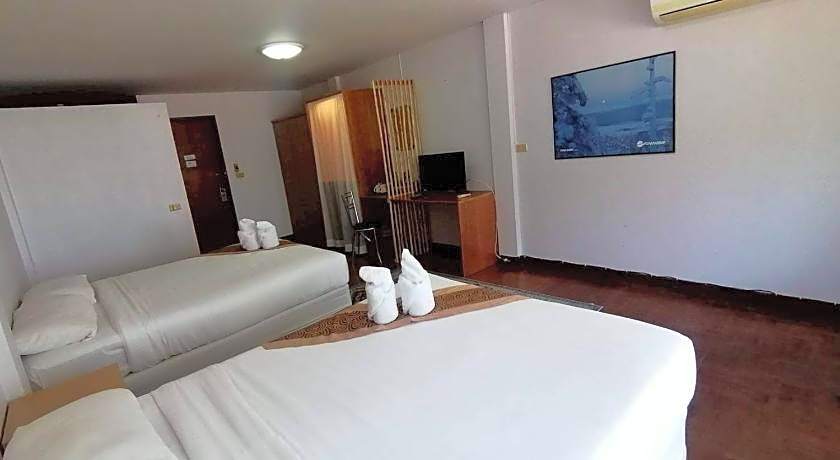 Beachfront Hotel Cha Am