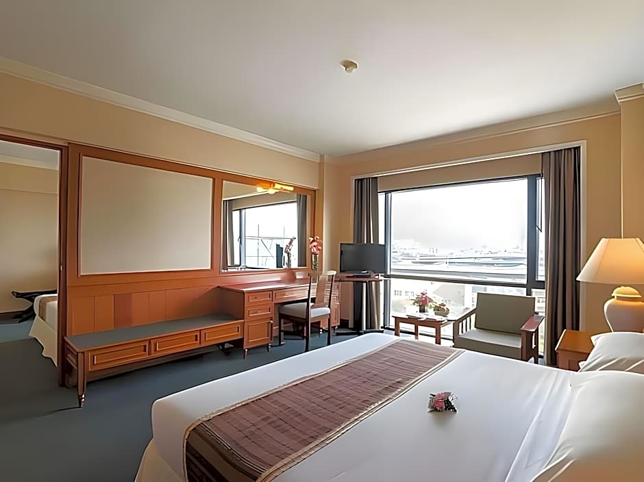 Bangkok Palace Hotel