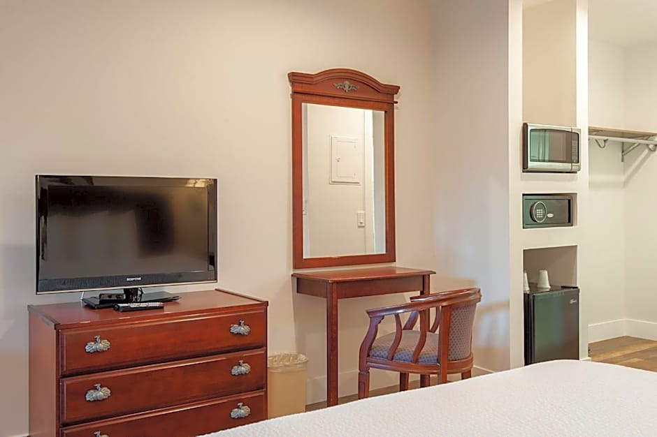 Studio City Court Yard Hotel
