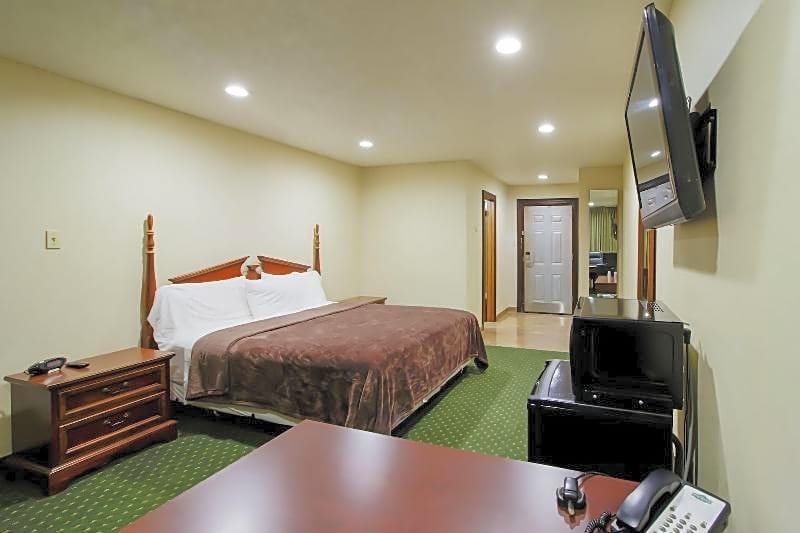 OYO Pinewood Inn & Suites Silsbee