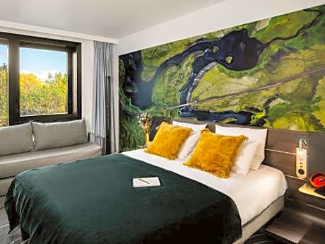 Executive Room - High Floor - Queensize bed and 1 Sofa