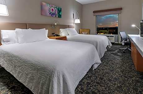 Queen Room with Two Queen Beds and View - Hearing Access
