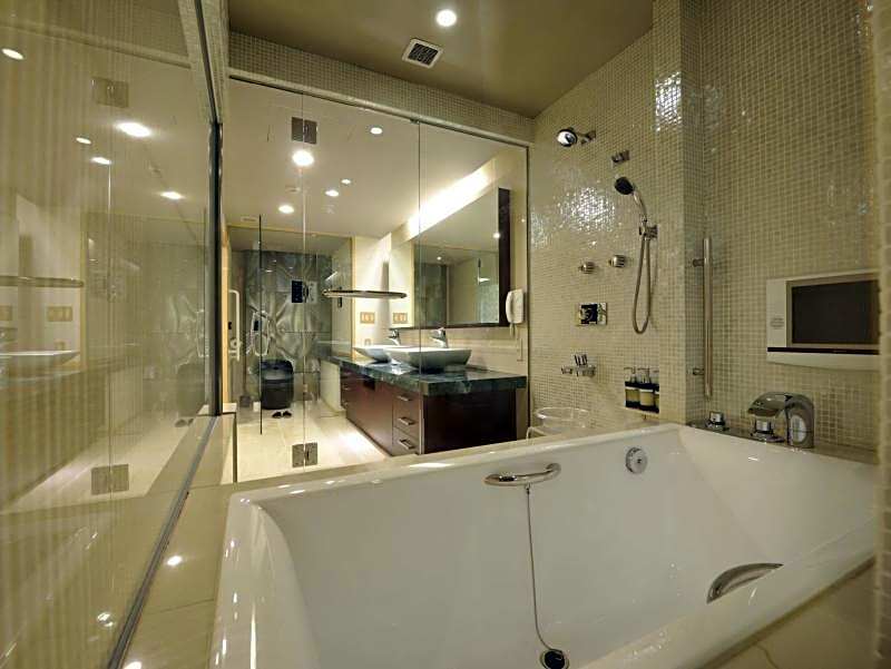 Ryoan Kazuki with Luxury Kyoto Collections KADEN