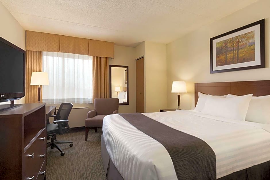 Travelodge by Wyndham Edmonton South