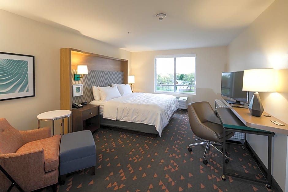 Holiday Inn & Suites - Detroit - Troy, an IHG Hotel