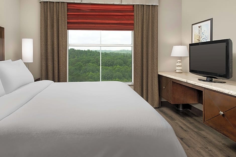 Photo 1 of 8 of 1 King Bed and 2 Queen Beds Suite, Hearing/Mobility Accessible, Roll in Shower
