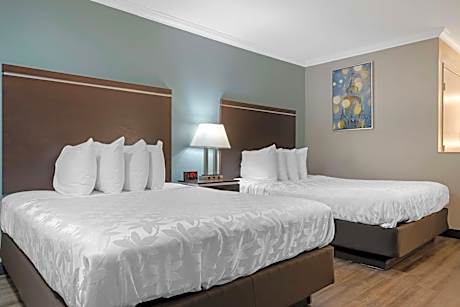 Queen Room with Two Queen Beds - Upper Floor