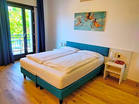 Triple Room with Balcony and Lake View