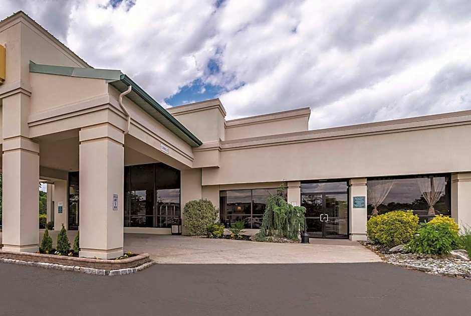 Ramada by Wyndham Fairfield NJ