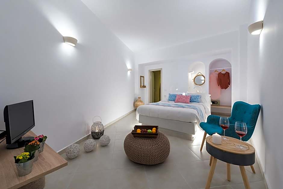 Kima Oia Suites