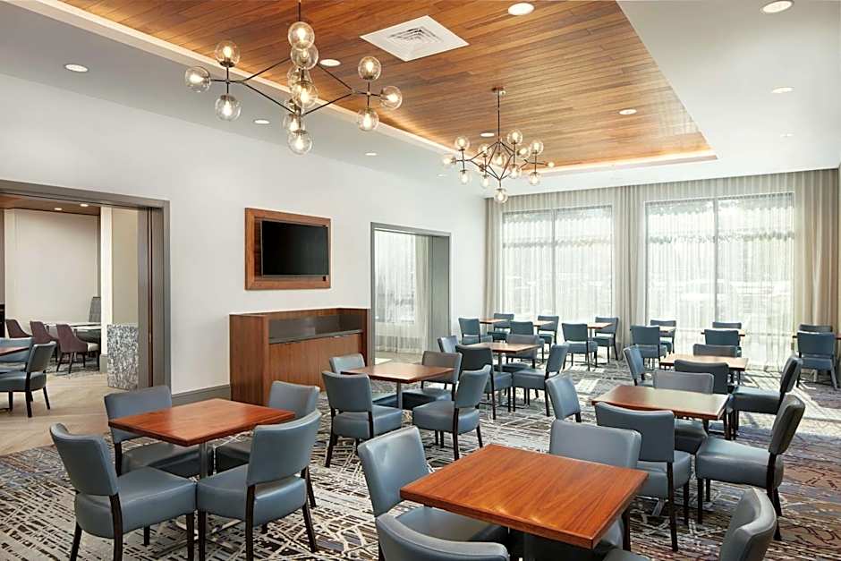 Embassy Suites By Hilton Atlanta Airport North