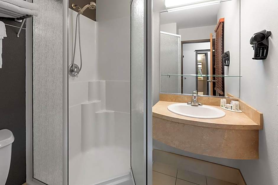 Super 8 by Wyndham Quebec City