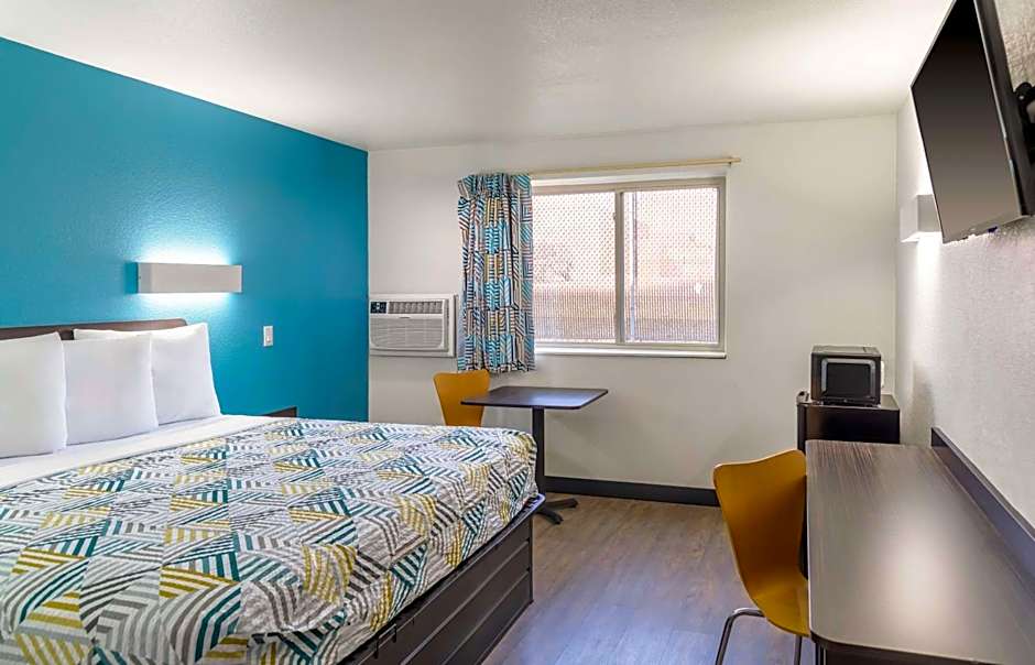 Motel 6-Sedalia, MO