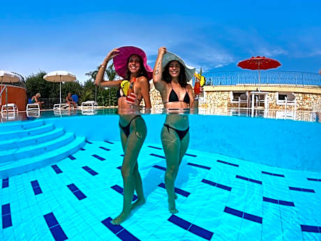 Colostrai Hotel Club