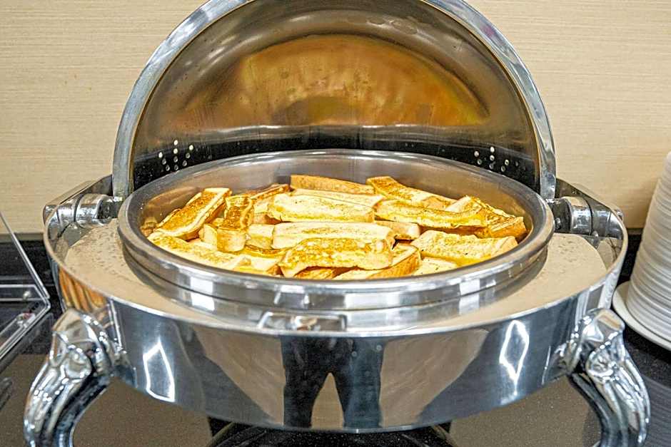 Clarion Hotel Detroit Metro Airport