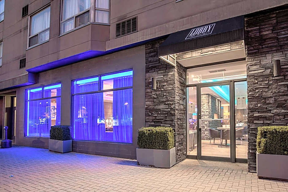 Sandman Signature Mississauga Hotel