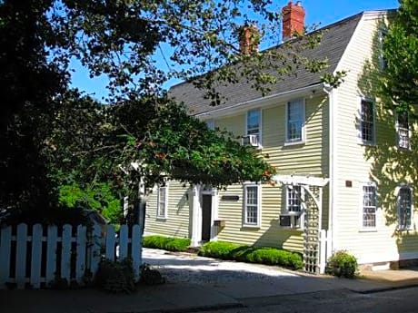 Admiral Farragut Inn