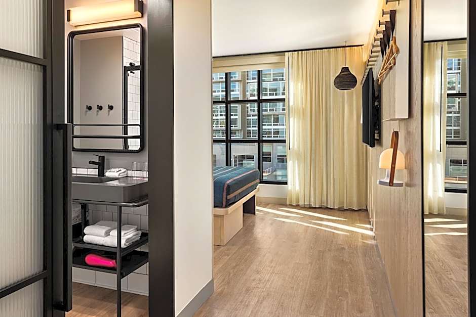 Moxy Madison Downtown