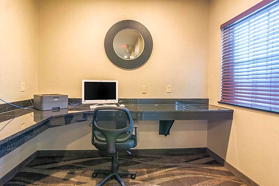 Cobblestone Hotel & Suites - Greenville