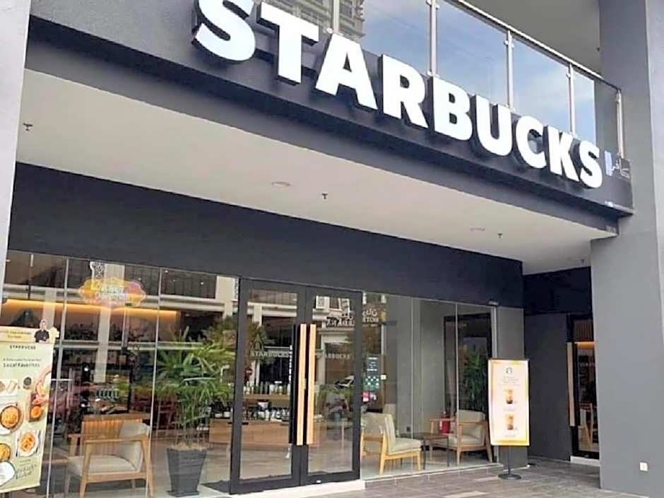 Zulanie Suite Troika Residence, SPACIOUS AND COZY WITH POOL, Free Wifi & Netflix in Golden Triangle of Kota Bharu