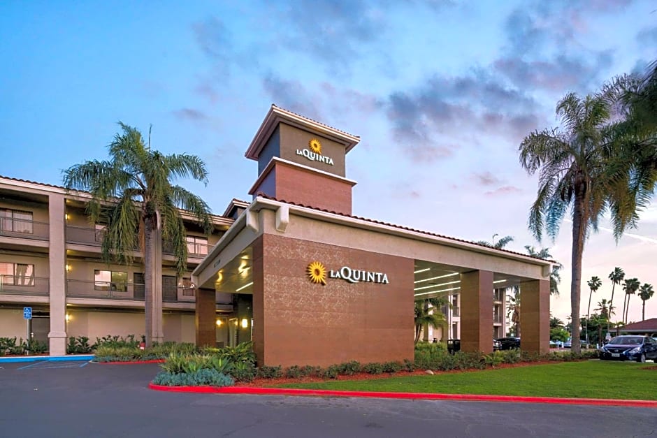 La Quinta Inn & Suites by Wyndham Orange County - Santa Ana