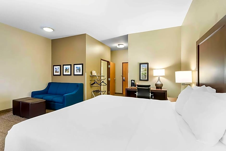 Comfort Inn & Suites Near University of Wyoming