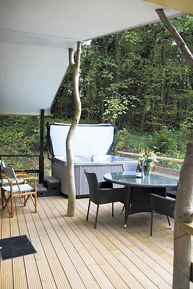 Herons Lake Retreat Hot Tub Lodges