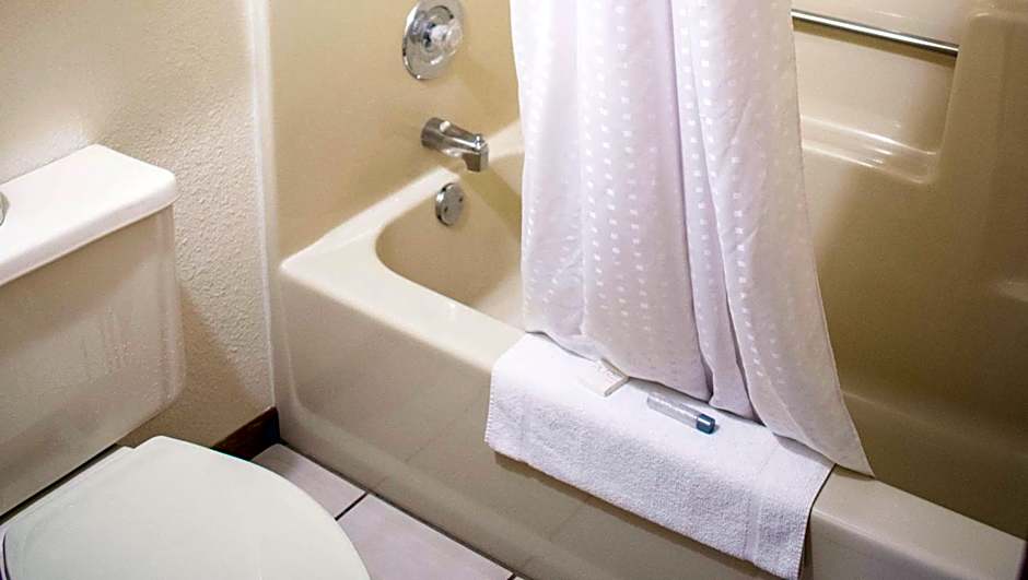 Magnuson Hotel Country Inn