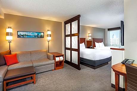 Queen Room with Two Queen Beds and Sofa Bed - High Floor